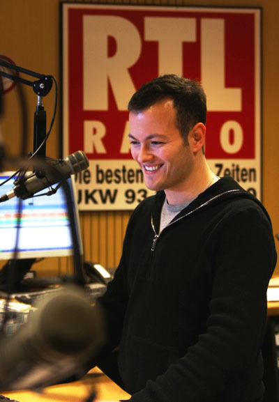 Max Foerster als Moderator im RTL RADIO Sendestudio. Foto: C. Hartmann